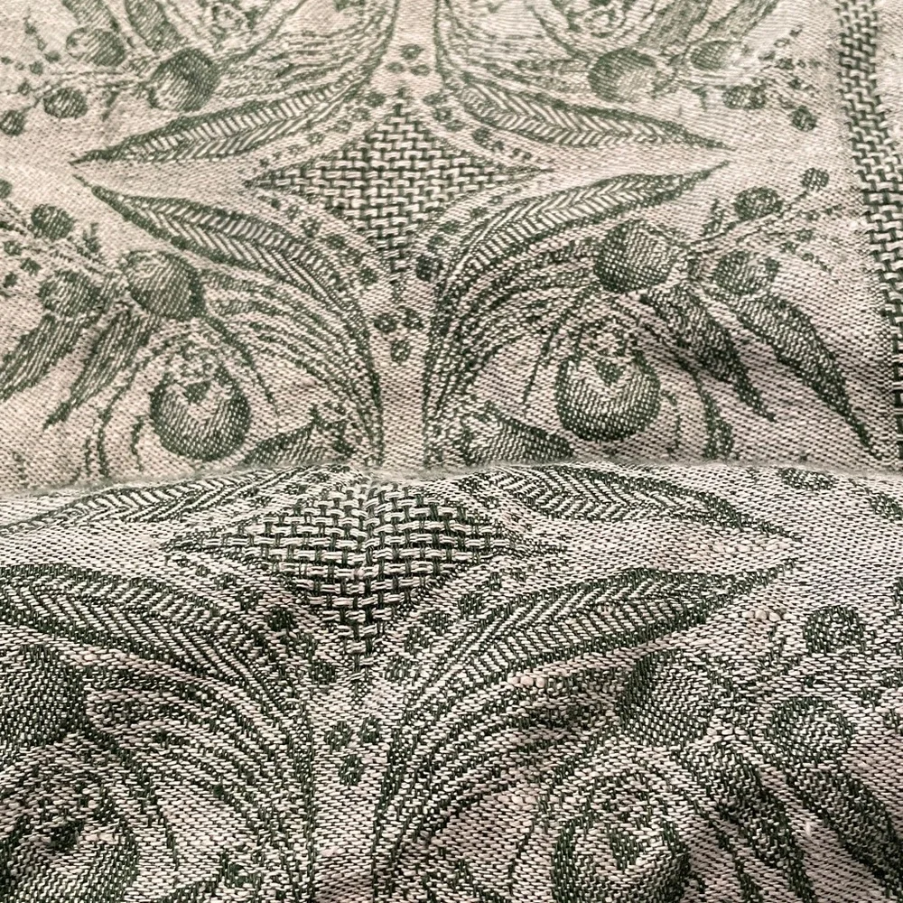 Williams Sonoma linen tablecloth 70 x 108 jacquard natural/green cottage